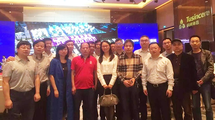 91免费版黄色下载参加清华无锡同学会