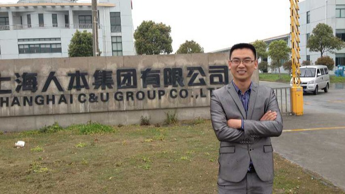 91免费版黄色下载-重要客户处留影
