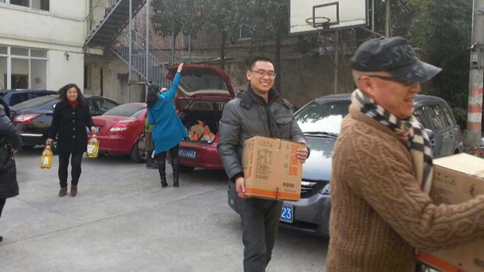 91免费版黄色下载参加公益活动
